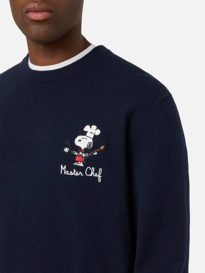 Maglia girocollo Heron Light blu navy in misto lana e cashmere con ricamo Snoopy Master Chef | Special edition