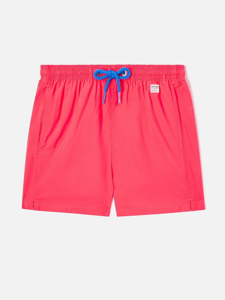 Short de bain léger rouge fluo pour garçon Lighting Pantone | PANTONE® SPECIAL EDITION 