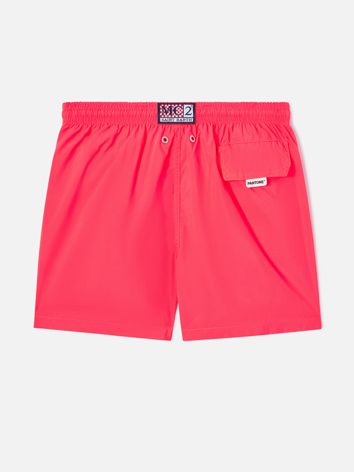 Short de bain léger rouge fluo pour garçon Lighting Pantone | PANTONE® SPECIAL EDITION 