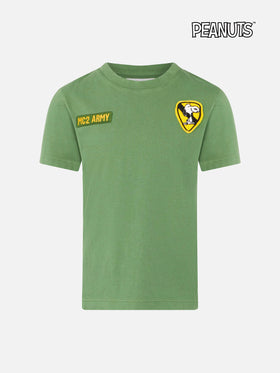 T-shirt da bambino verde militare con stampa Snoopy | SNOOPY - EDIZIONE SPECIALE PEANUTS™