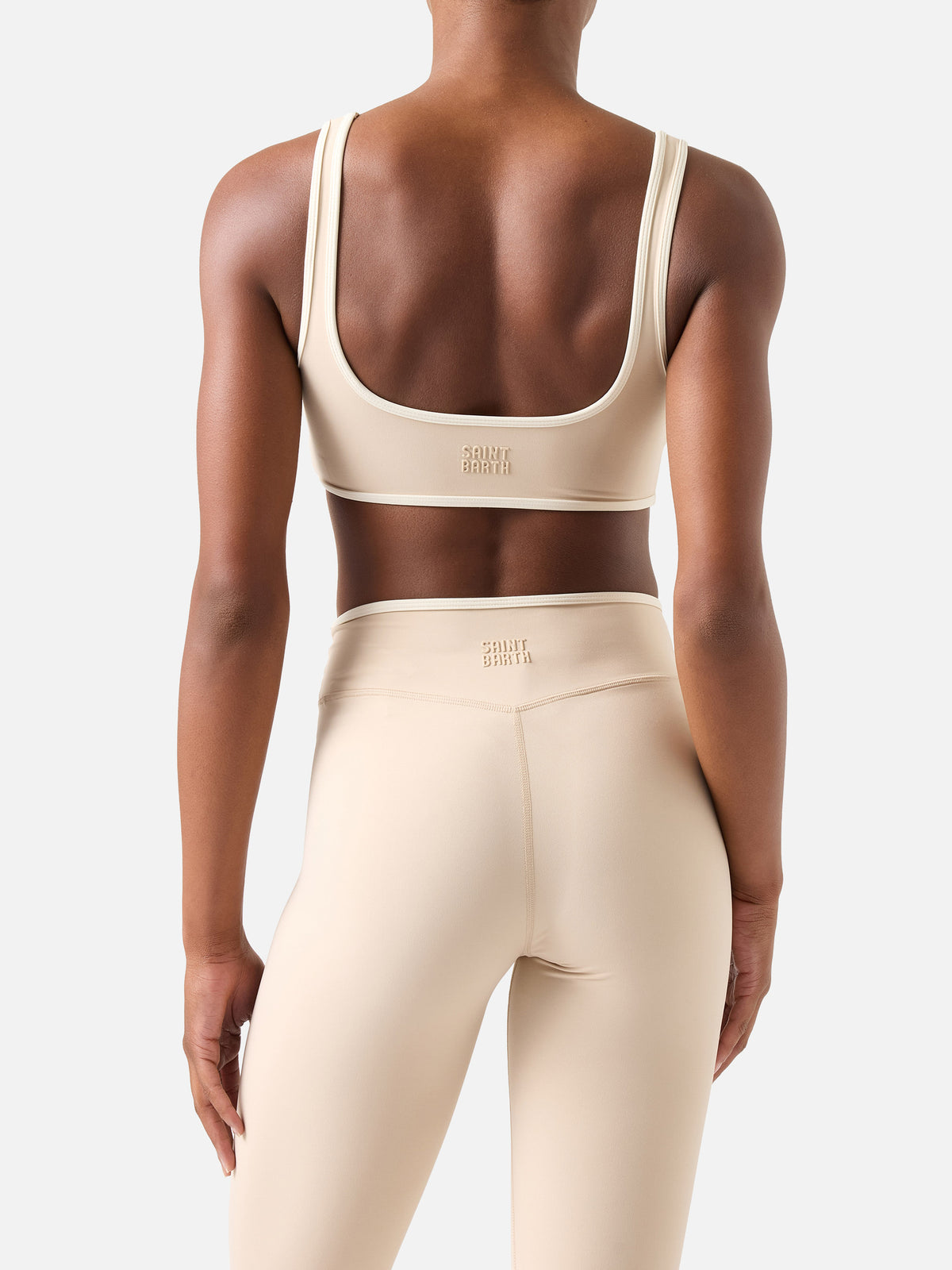 Top fitness Kassie beige con ribetes en contraste 