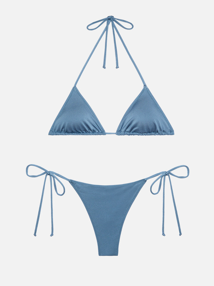 Klassische Badehose „Marielle“ in schimmerndem Avioblau – Badeanzug „Leah“ in schimmerndem Avioblau mit Triangel-Oberteil