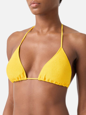 Top de bikini triangular Leah de rizo amarillo con charms 