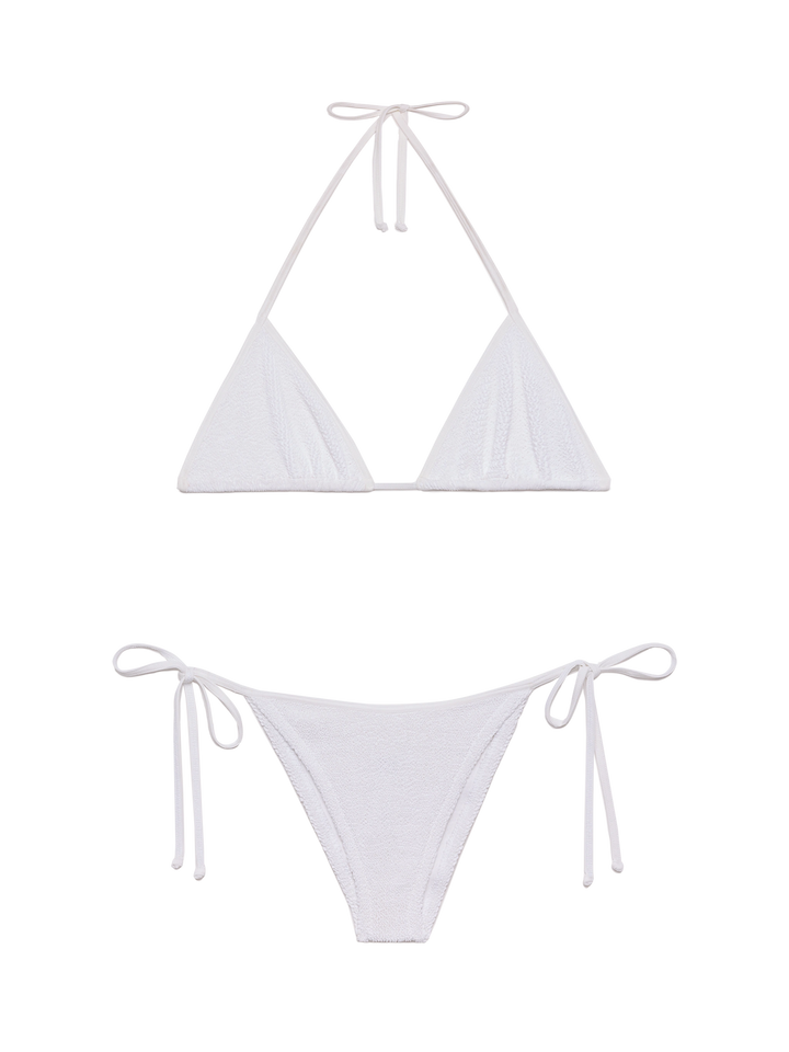 Marielle, klassische Badehose in weißer Crinkle-Optik – Leah, weißes Triangel-Top in Crinkle-Optik