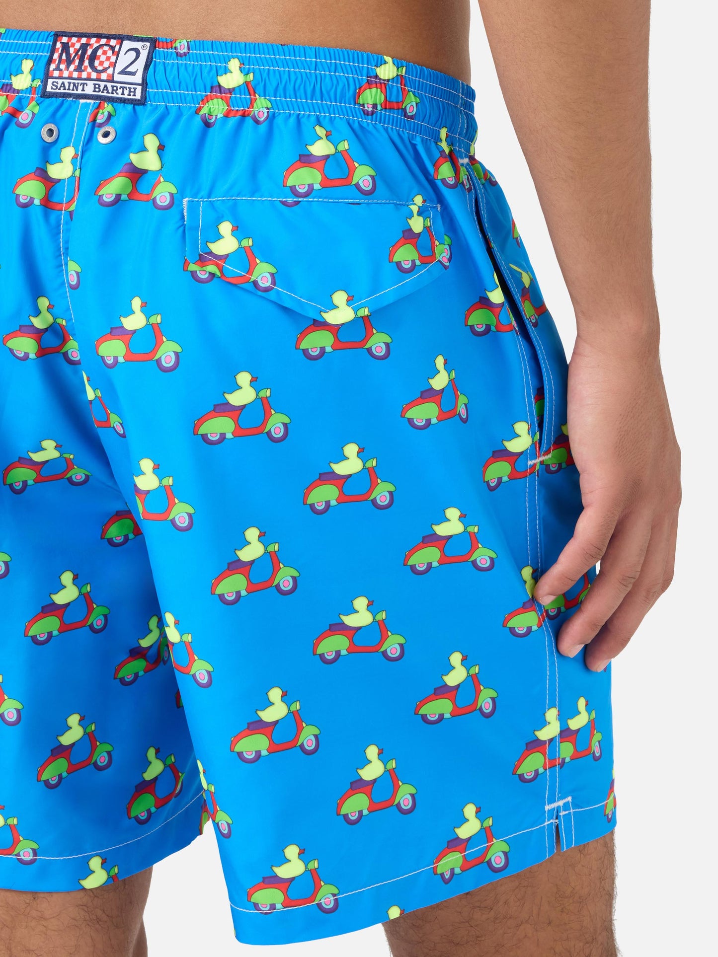 Shorts mare blu con stampa paperelle su scooter | Special Edition