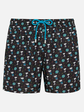 Costume da bagno da uomo in tessuto leggero con stampa Snoopy| Edizione speciale Peanuts®