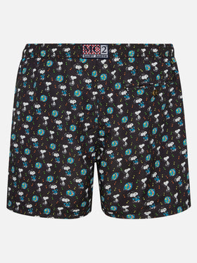 Costume da bagno da uomo in tessuto leggero con stampa Snoopy| Edizione speciale Peanuts®
