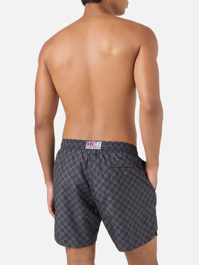Schwarze Lighting Micro-Badeshorts mit Pisa SC Croce-Print | PS SC SPECIAL EDITION 