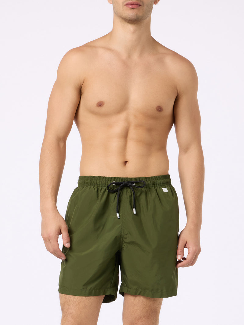 Costume da bagno da uomo in tessuto leggero verde militare Lighting Pantone | EDIZIONE SPECIALE PANTONE