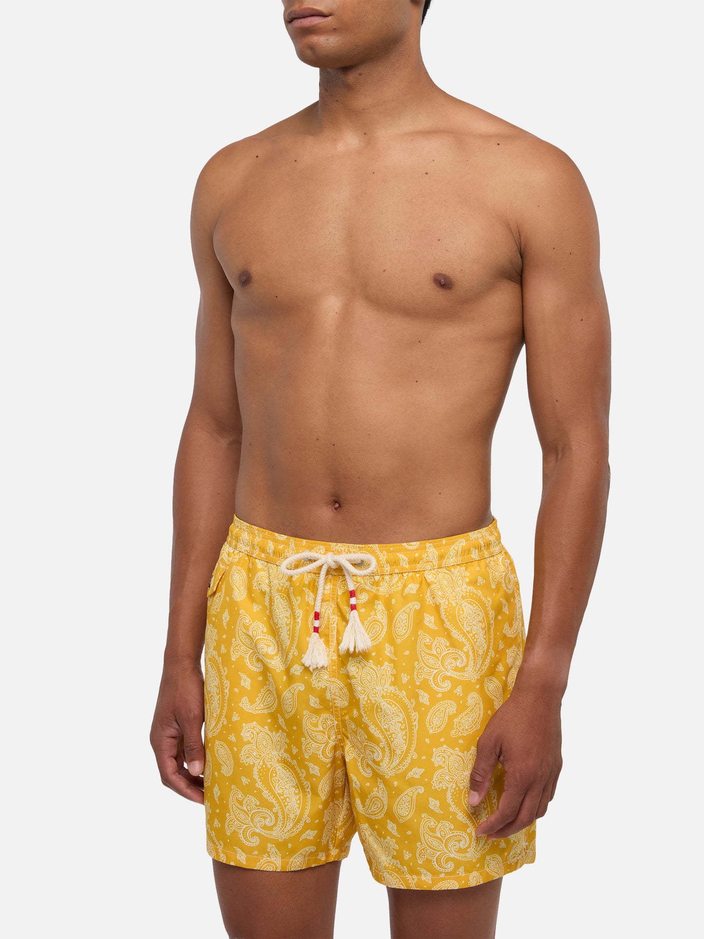 Costume da bagno da uomo in tessuto leggero con stampa paisley ocra
