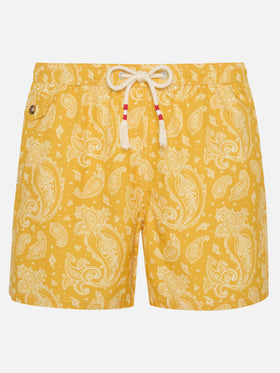 Costume da bagno da uomo in tessuto leggero con stampa paisley ocra
