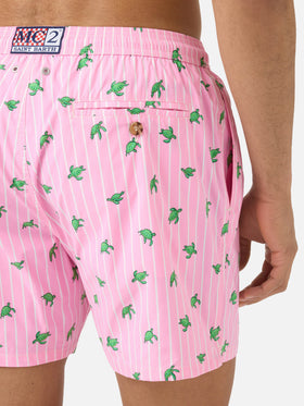Short de bain Micro Lighting rose à rayures avec imprimé tortues all-over 