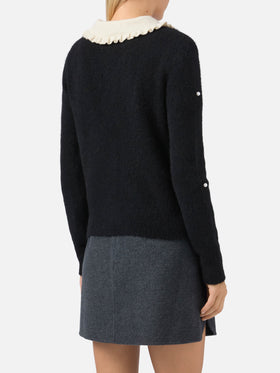 Maglione nero Levine con fiocco, colletto e applicazione perle