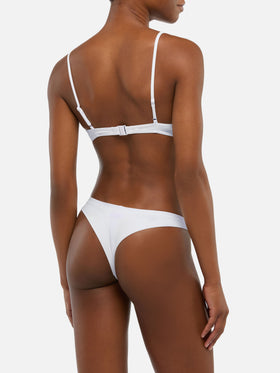 Naomi hellblaue freche Badehose – May weißes U-Ausschnitt-Bralette-Top