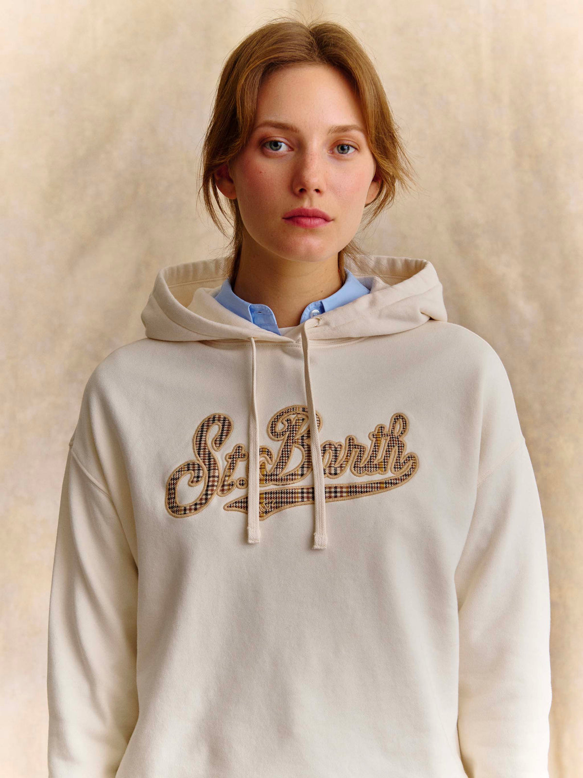 Sudadera con capucha Mindy Off white con inserto de logo tartán 