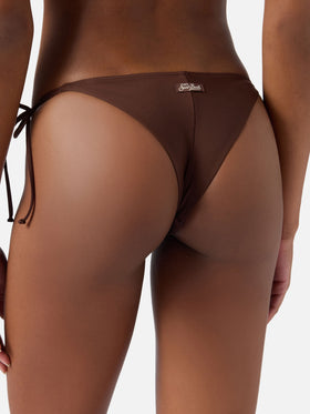 Bas de bikini brésilien Marielle à liens latéraux en marron foncé uni 