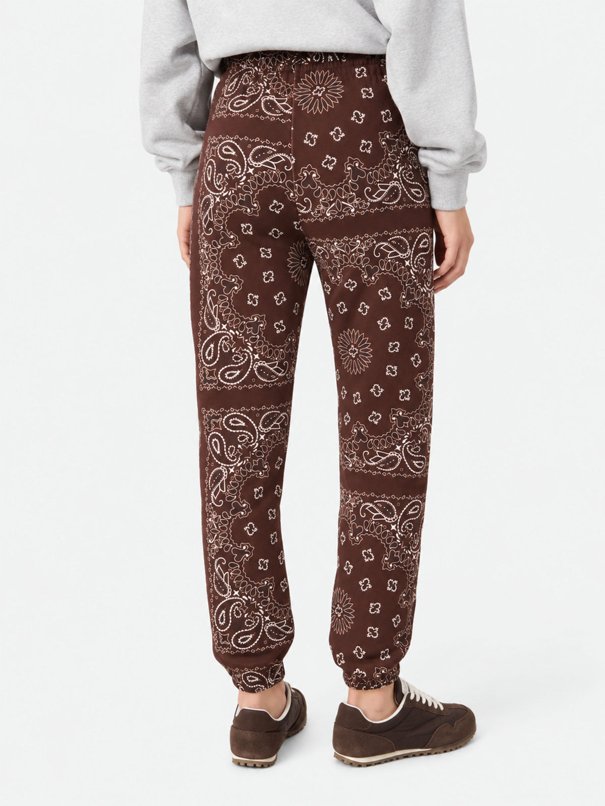Feece-Baumwollhose Odalys mit braunem Bandana-Print 