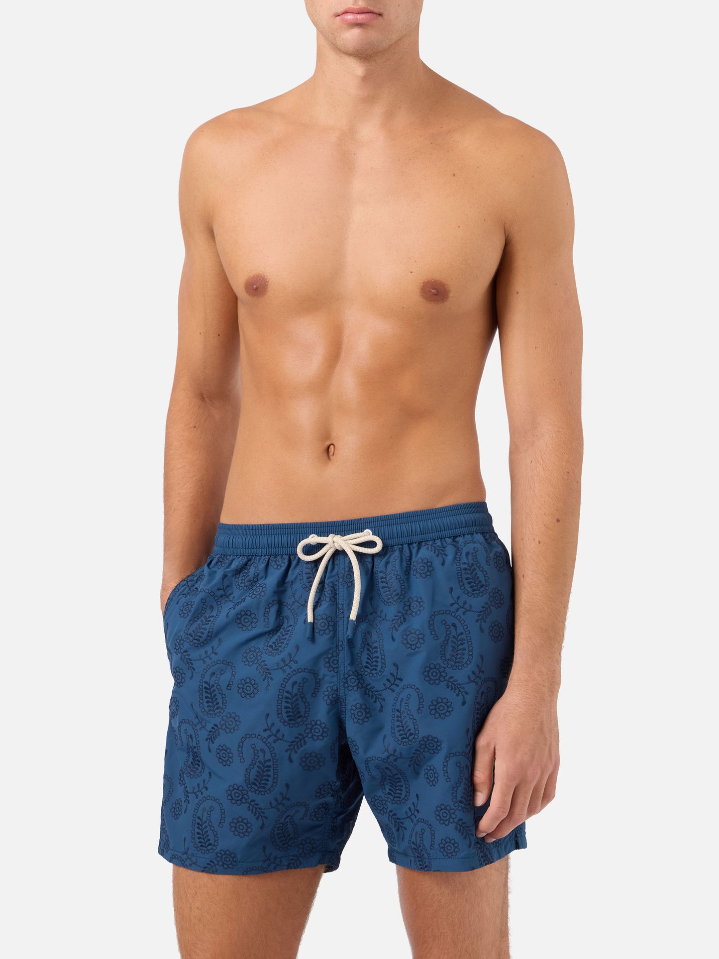 Costume mare Patmos in sangallo blu con ricamo 