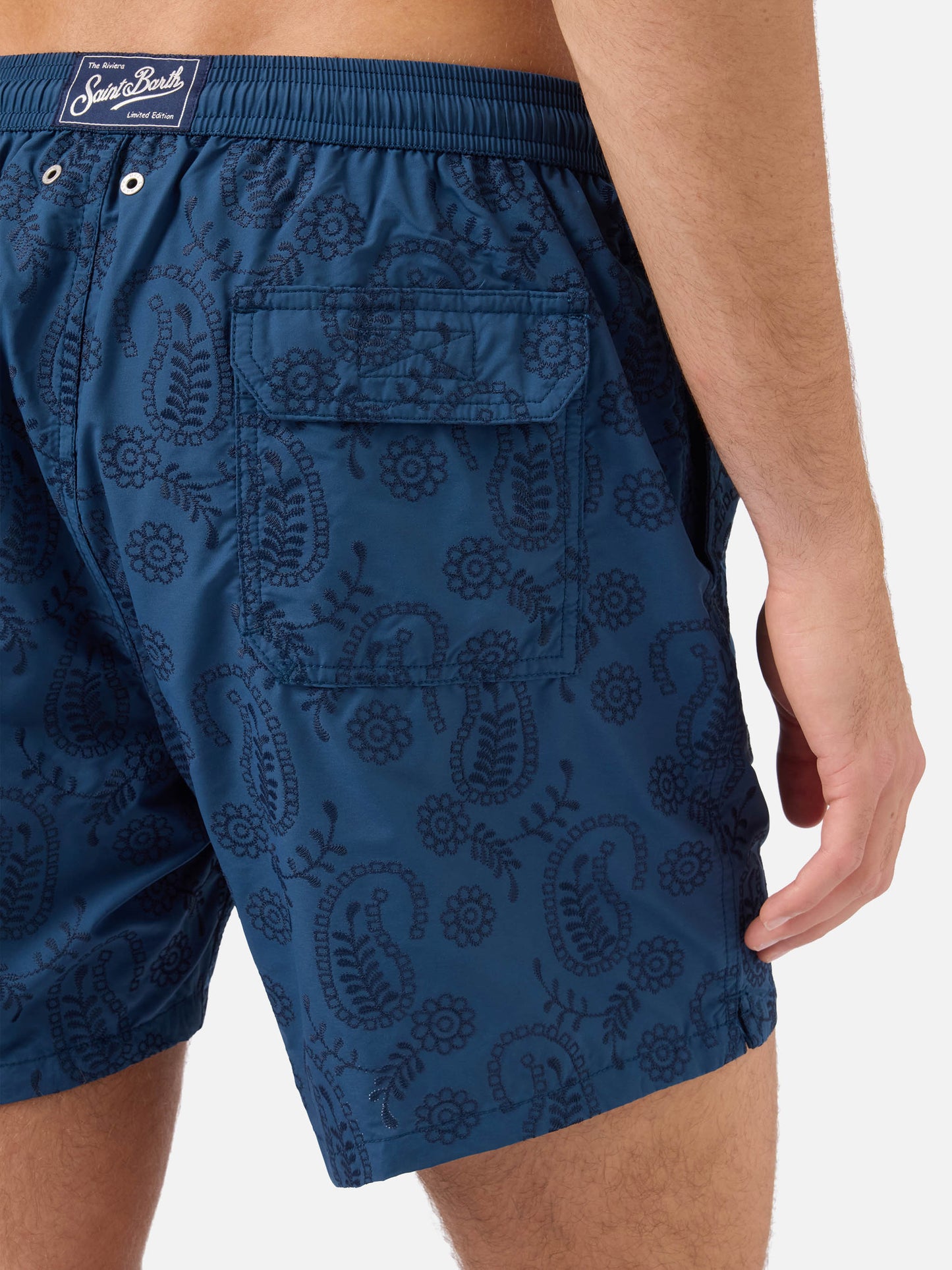 Costume mare Patmos in sangallo blu con ricamo 