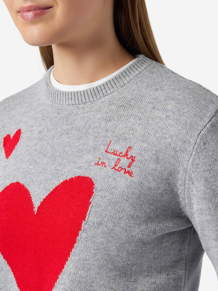 Maglione New Queen in misto cashmere grigio con ricamo Lucky in love