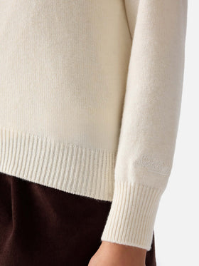Jersey de punto de cuello redondo New Queen en color off white con bordado Splendida de strass 