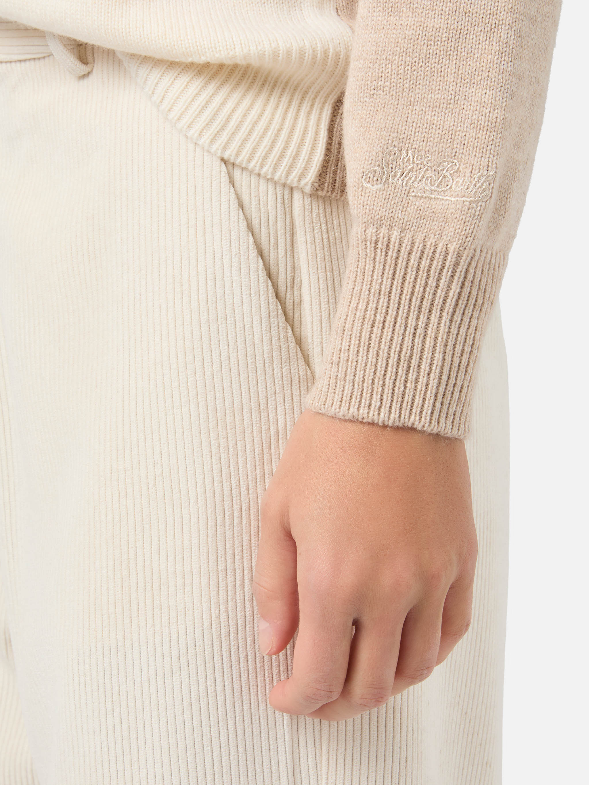 New Queen cashmere-blend sweater in beige with Courma postcard
