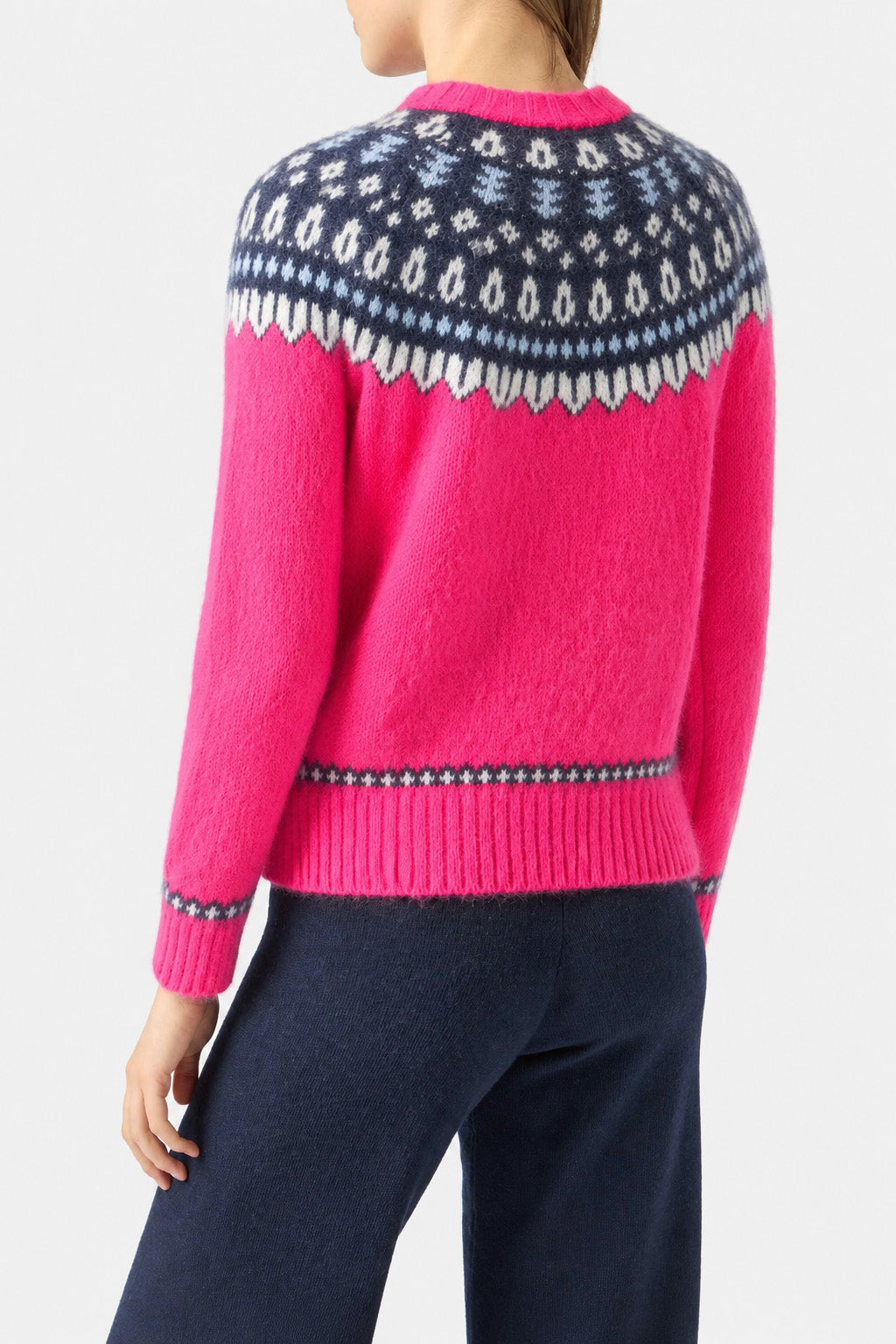 New Queen Nordic Soft fuchsia jacquard sweater with embroidery