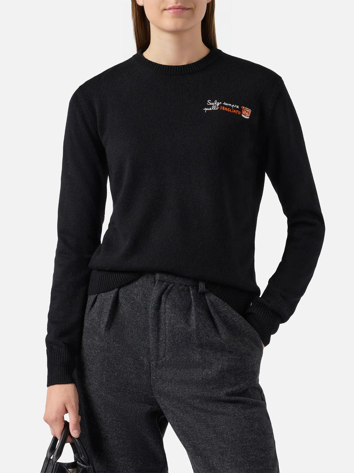 Maglione New Queen in misto cashmere nero con ricamo Scelgo sempre quello sbagliato