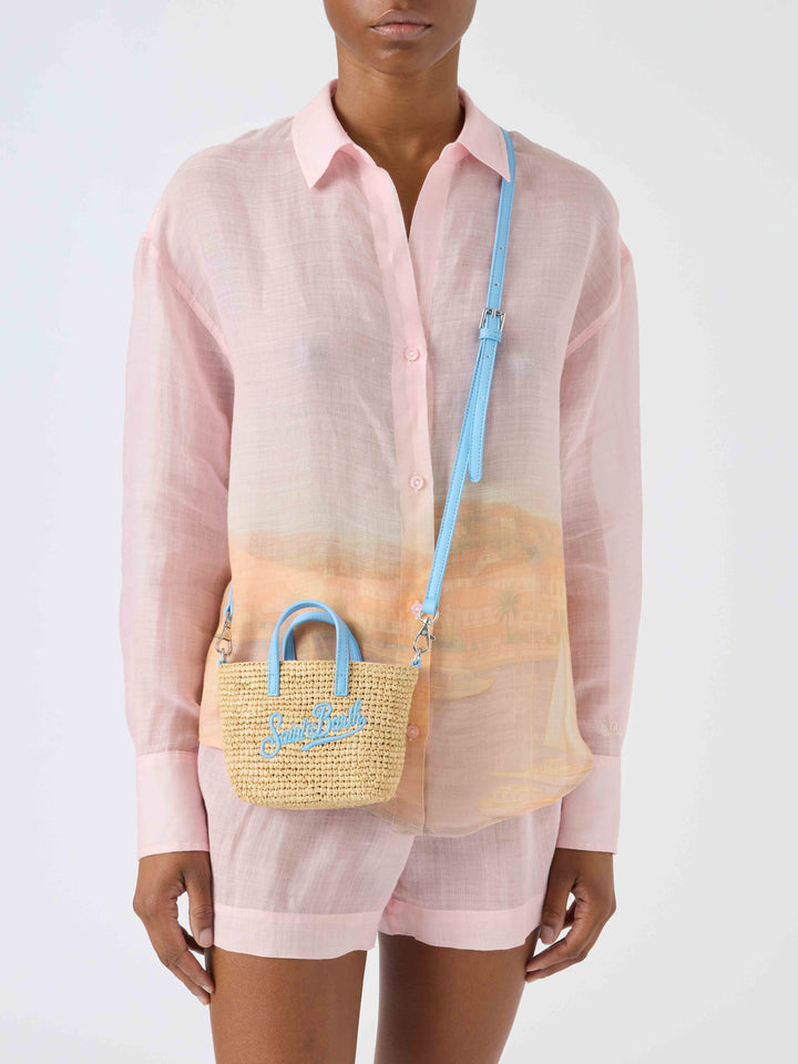 Bolso Micro City de rafia con logo bordado en azul claro en contraste 