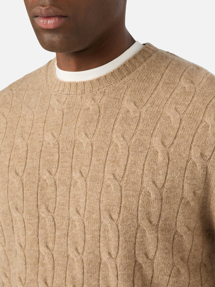 Maglia girocollo Regent khaki in lana con lavorazione a trecce