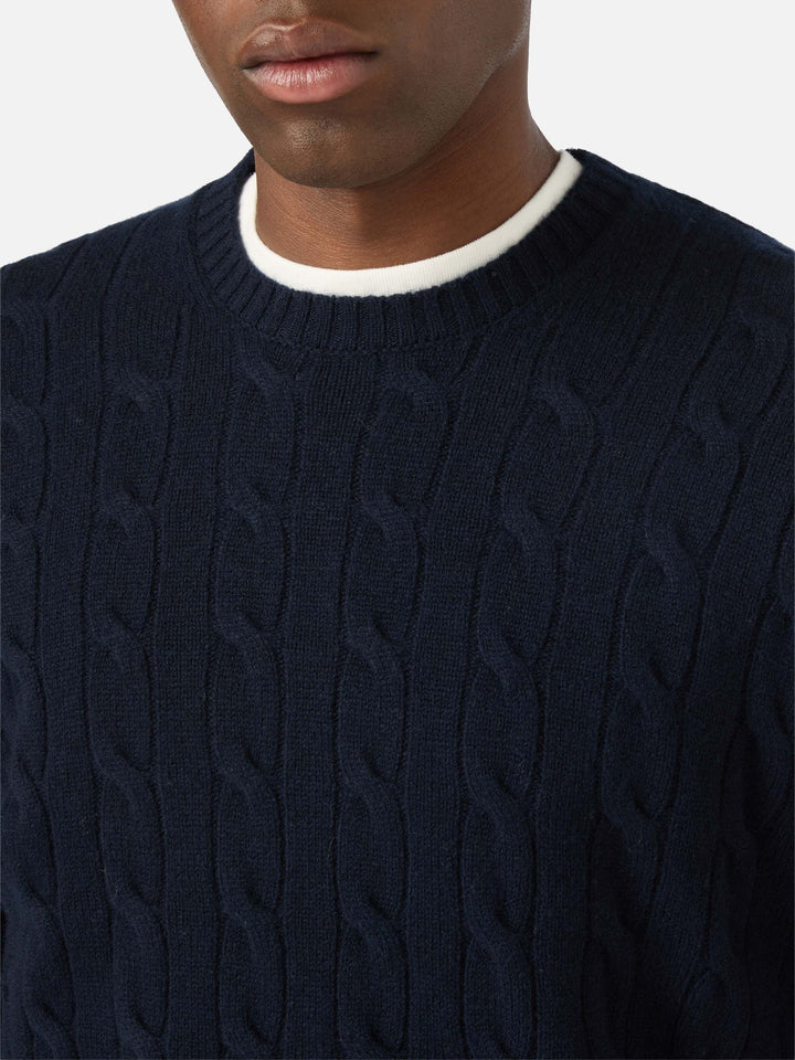 Maglia girocollo Regent blu navy in lana con lavorazione a trecce