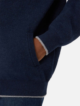Punto con capucha de lana Ridge Navy blue con monograma SB Legacy 