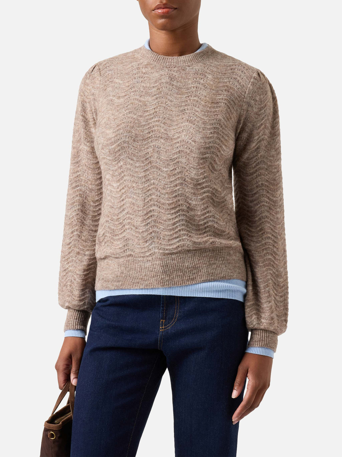 Maglia girocollo Marienne nocciola in morbido misto lana e alpaca con punto onda