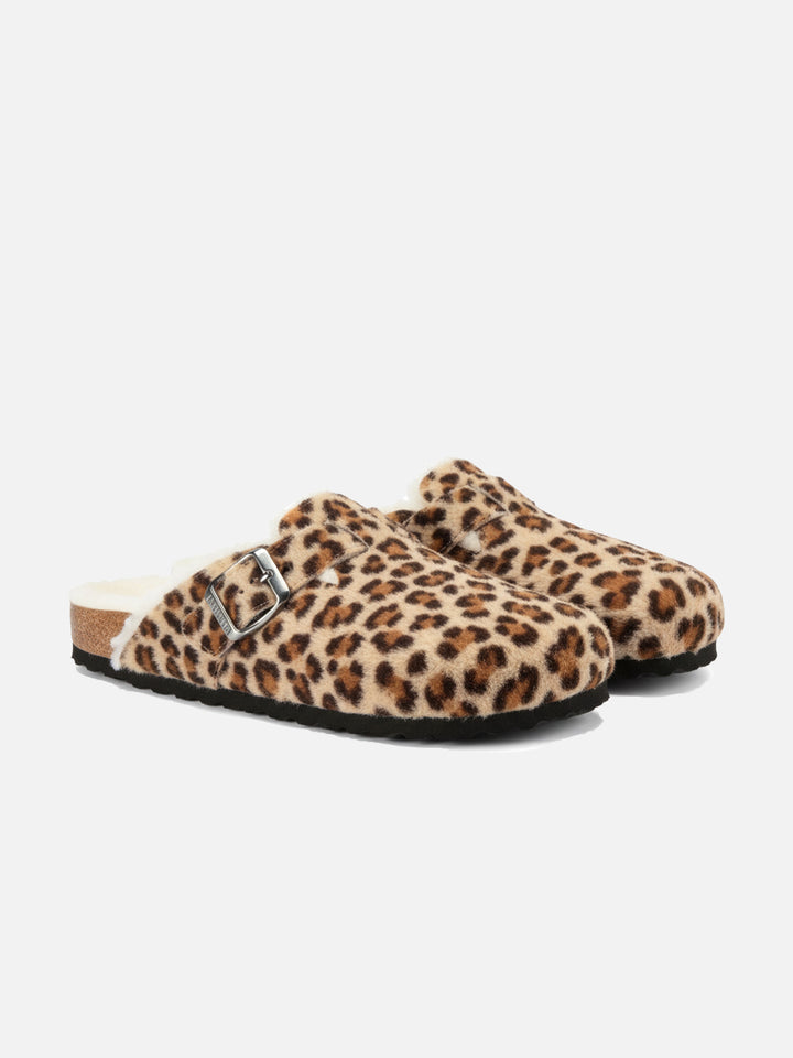 Woman furry sandal clogs with leopard print