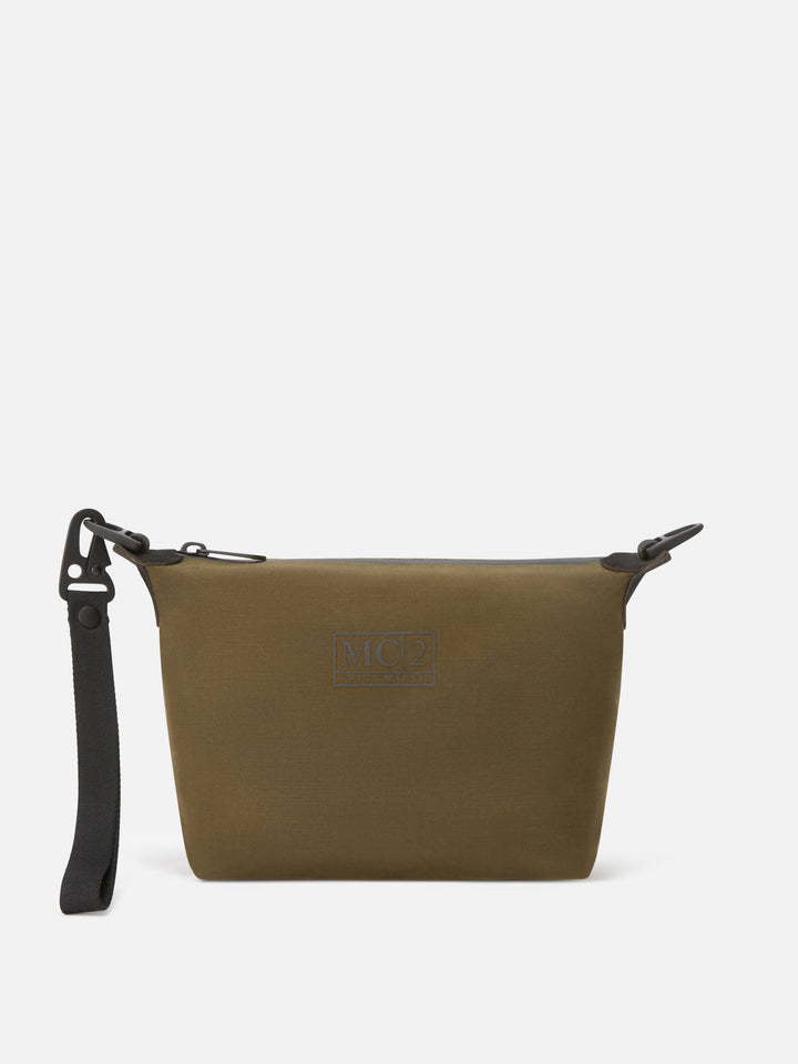 Nahtloses gewachstes pouch in Militärgrün 