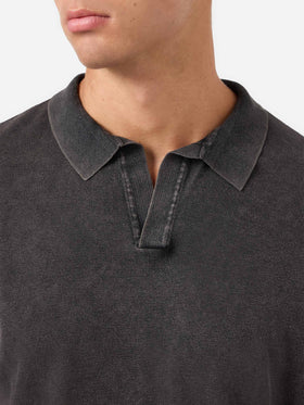Schwarzes gestricktes Poloshirt Sloan ohne Knöpfe mit Vintage-Behandlung 