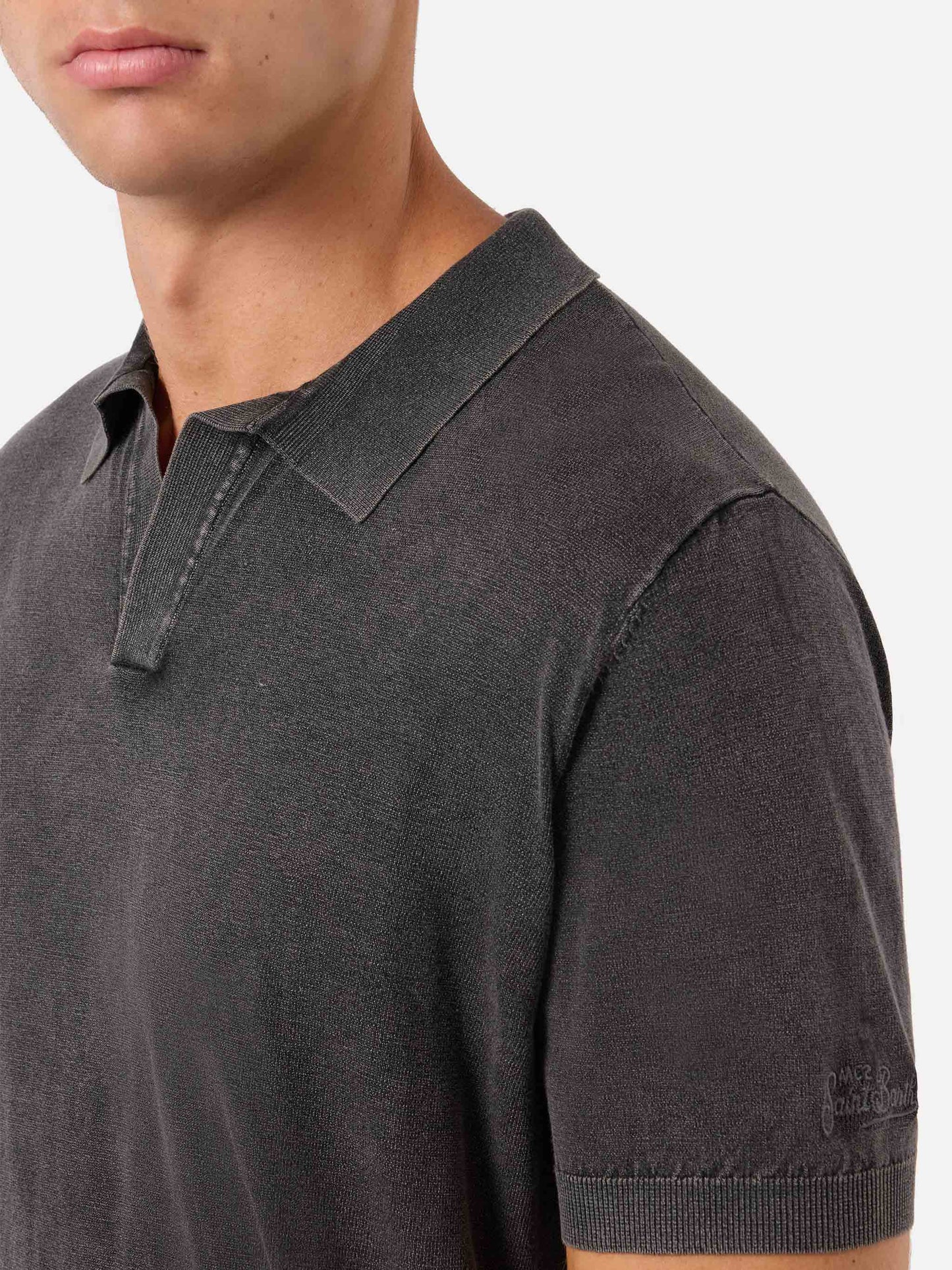 Schwarzes gestricktes Poloshirt Sloan ohne Knöpfe mit Vintage-Behandlung 