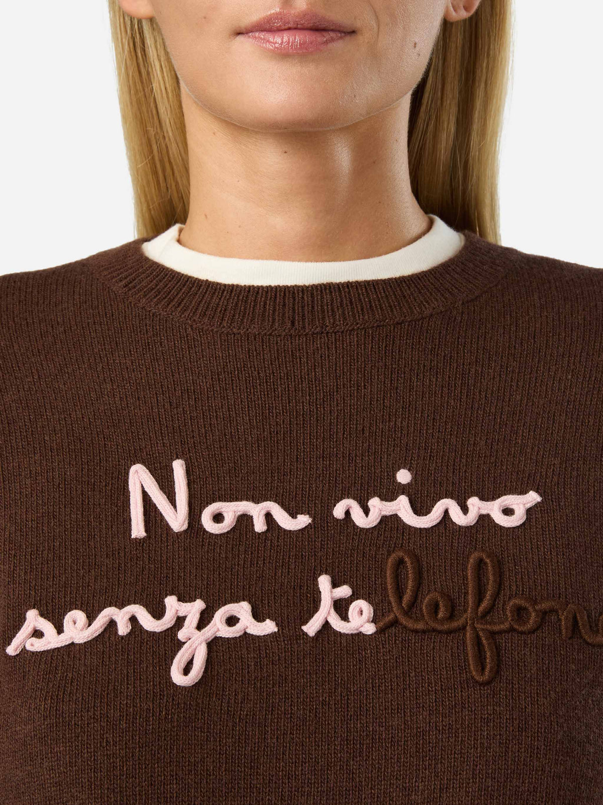 Pull col rond Tessa marron en mélange de laine et cachemire avec broderie Non Vivo Senza Te 