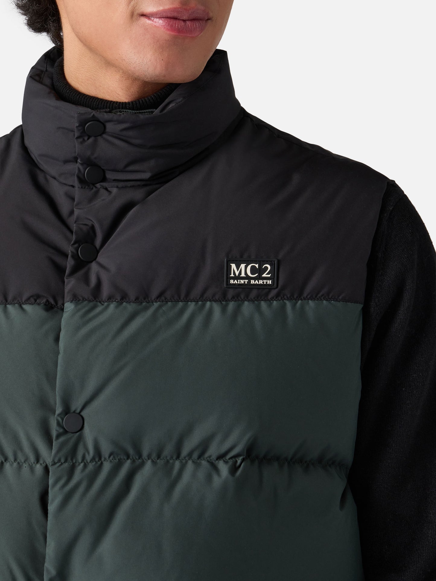 Gilet da uomo imbottito in piuma verde con tasche