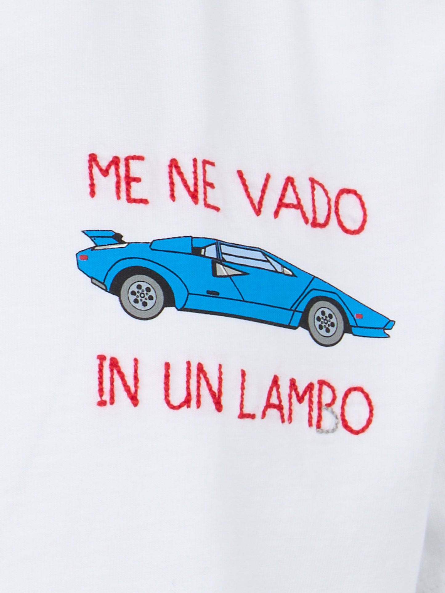 T-shirt in cotone con ricamo Me ne vado In un lambo
