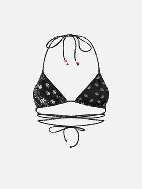 Top bikini Veronika triangolo con fantasia bandana e charms