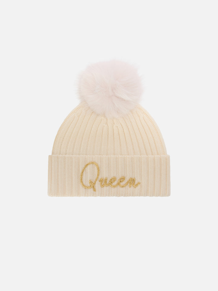 Gorro Wengen off white con pompón y bordado Queen 