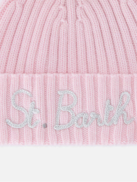 Berretto Wengen rosa con pompon e ricamo St. Barth