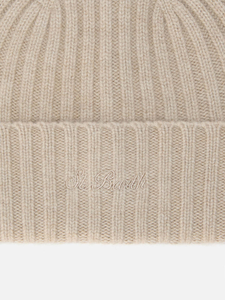 Wengen beanie in cashmere in khaki with St. Barth embroidery on the turn-up