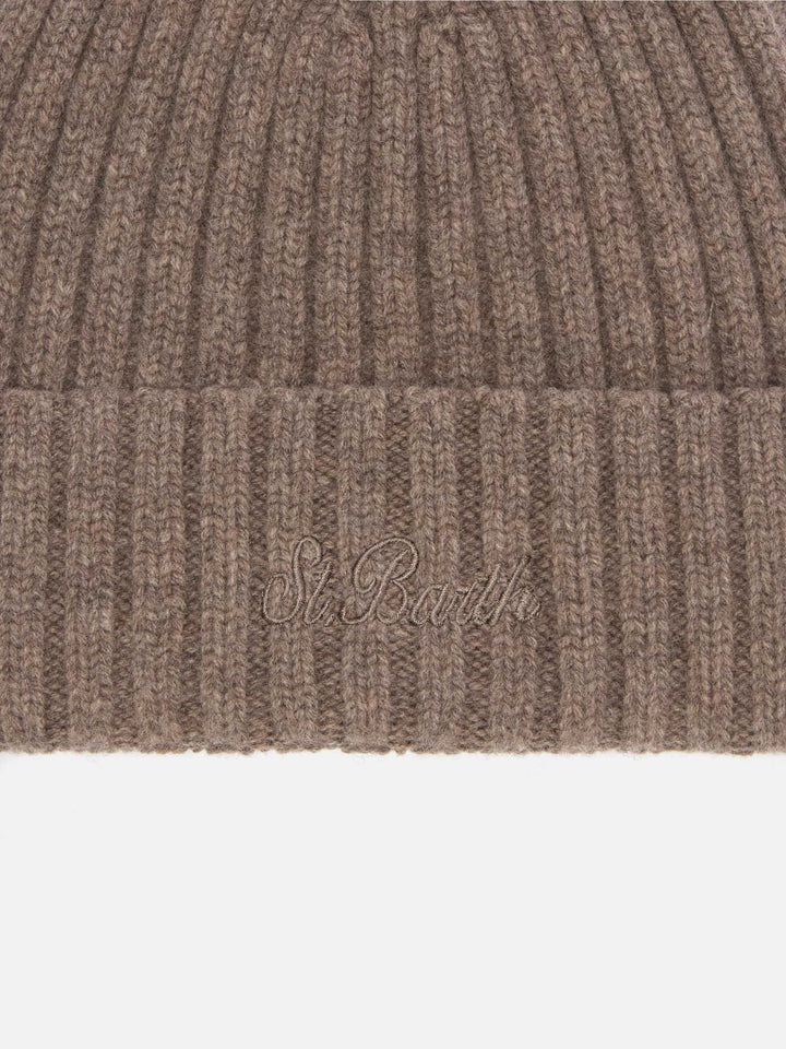 Wengen beanie in hazelnut wool with St. Barth embroidery on the turn-up