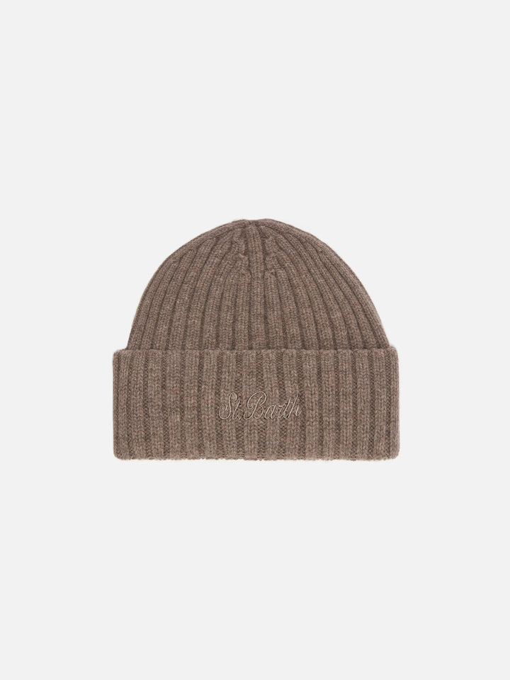Wengen beanie in hazelnut wool with St. Barth embroidery on the turn-up