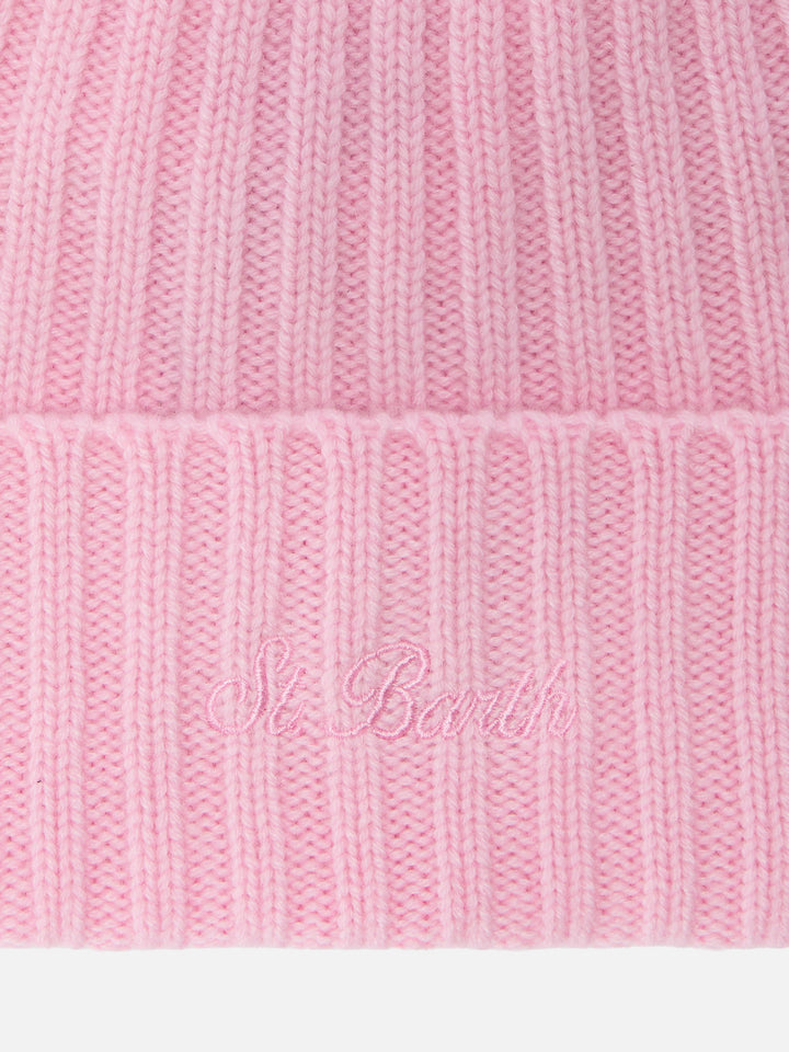 Berretto Wengen in cashmere rosa con ricamo St. Barth sul risvolto