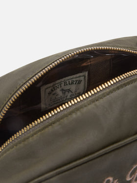 Westwood gewachste Kosmetiktasche in Military-Grün mit gesticktem Logo 