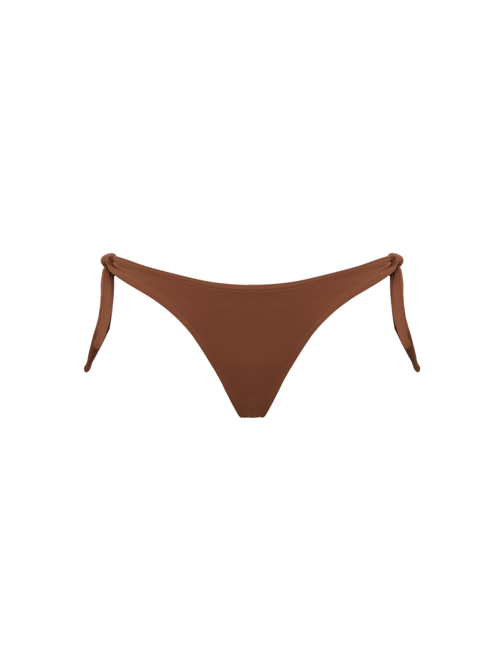 Klassische Badehose „Yali“ in Braun – One-Shoulder-Bralette-Oberteil „Celestine“ in Braun