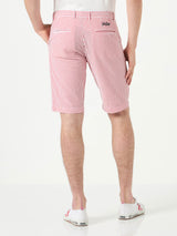 Rot gestreifte Bermudashorts